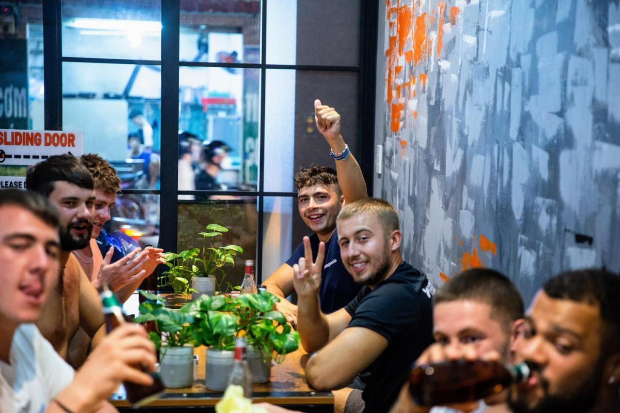 Хостел Base Backpackers Хошимін Екстер'єр фото