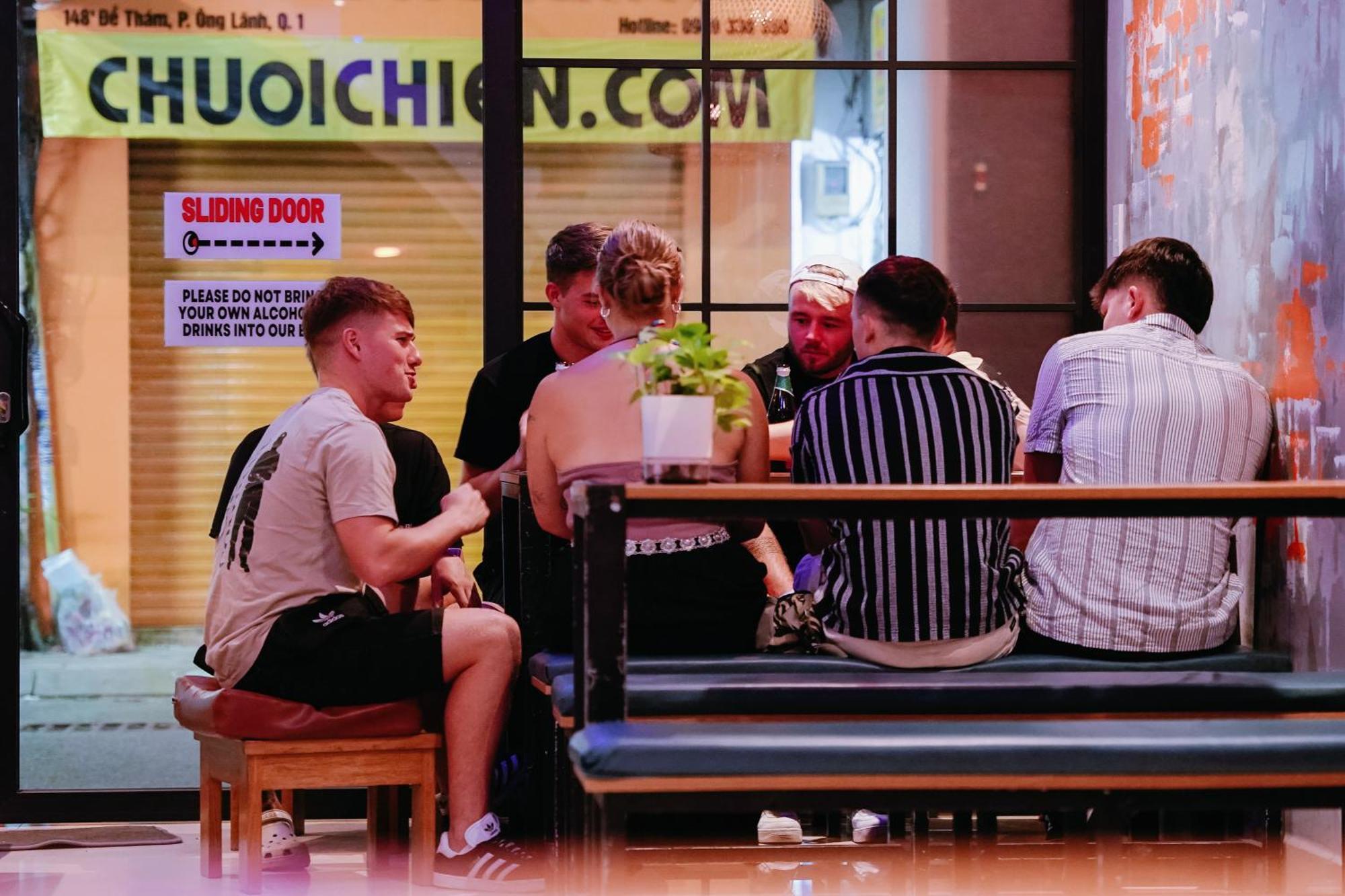 Хостел Base Backpackers Хошимін Екстер'єр фото